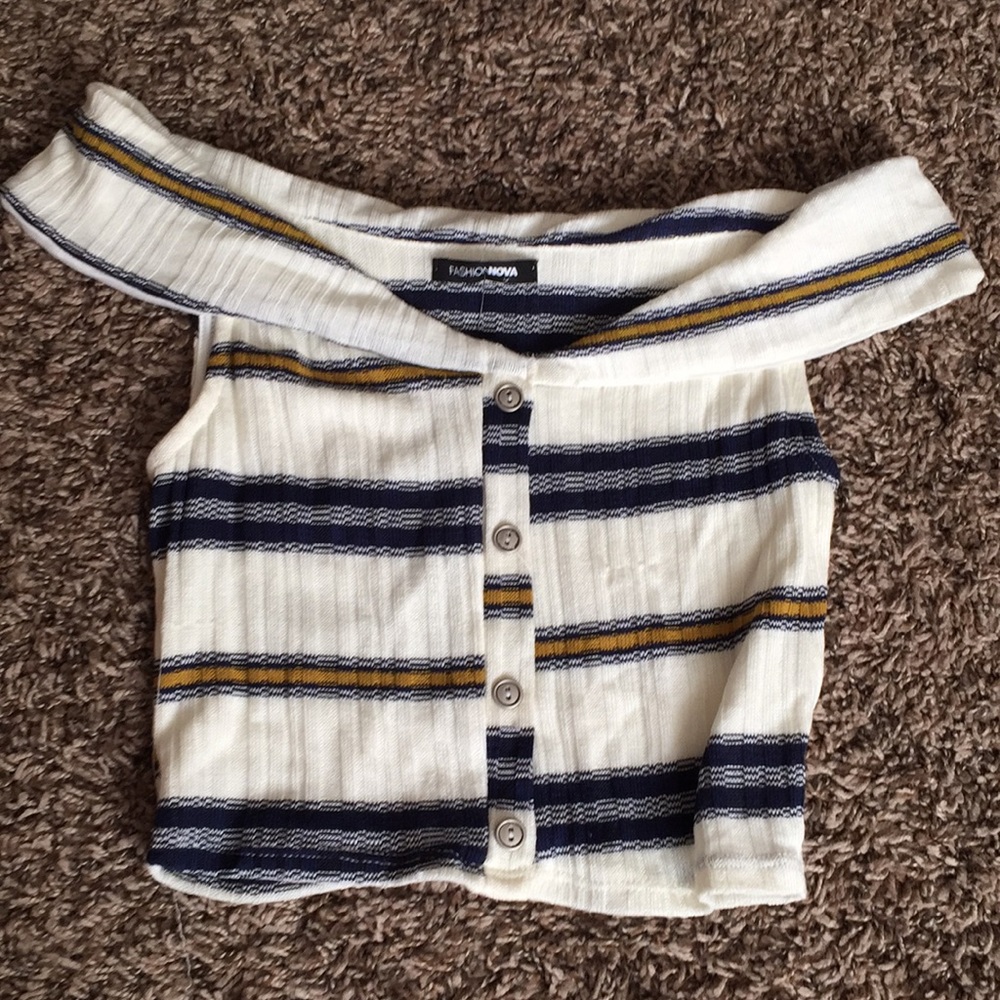 Off shoulder crop
